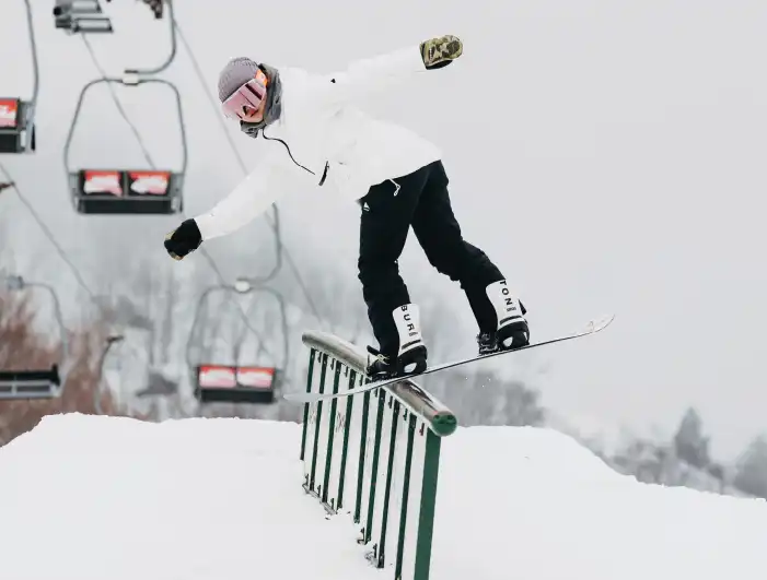 SNOWBOARD